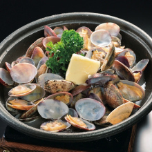 Grilled manila clams with butter