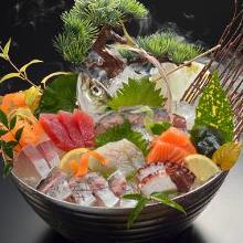 Assorted sashimi