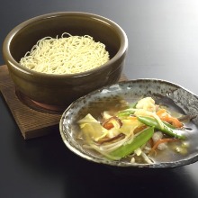 Sara Udon (fried noodles  with vegetable and various toppings)
