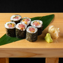 Fatty tuna and pickled radish sushi roll