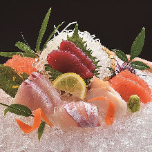 Assorted sashimi