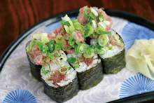 Negi toro (minced tuna with green onions) sushi rolls