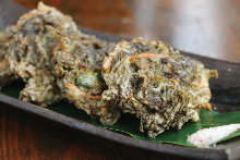 Mozuku seaweed tempura