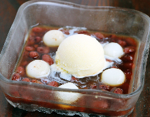 Shiratama zenzai (sweet red bean soup with rice flour dumplings)