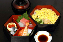 Chirashi sushi