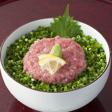 Raw fatty tuna and spring onion rice bowl