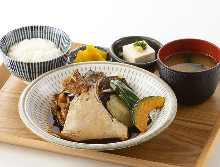 Simmered bony parts of fish of the day Simmered bony parts of fish of the day