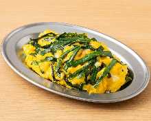 Stir-fried egg with garlic chives