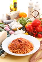 Tomato and garlic spaghetti