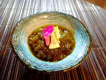 Mozuku seaweed dressed with vinegar