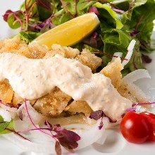 Fried chicken with vinegar and tartar sauce