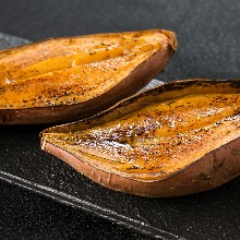 Steamed potatoes with butter