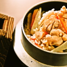 Chicken kamameshi (pot rice)