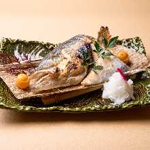 Salted and grilled yellowtail collar meat