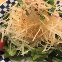 Green papaya salad (goi du du)