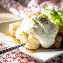 Fried chicken with vinegar and tartar sauce