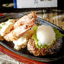 Hamburg steak and deep-fried breaded prawn