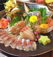 Assorted sashimi