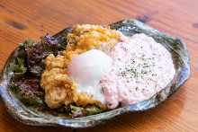 Fried chicken with vinegar and tartar sauce