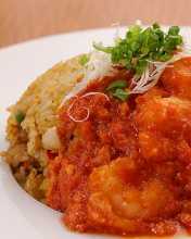 Fried rice with stir-fried shrimp in chili sauce