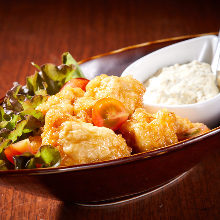 Fried chicken with vinegar and tartar sauce