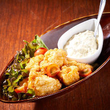 Fried chicken with vinegar and tartar sauce