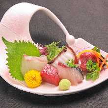 Assorted sashimi