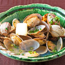 Grilled manila clams with butter