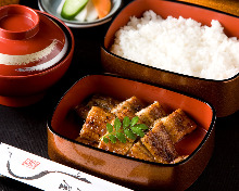 Eel served over rice in a lacquered box