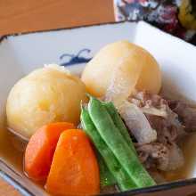 Nikujaga (simmered meat and potatoes)