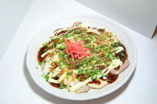 Tonpei-yaki (stir-fried cabbage and meat topped with egg)