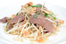 Stir-fried bean sprouts