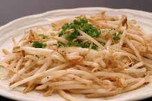 Stir-fried bean sprouts