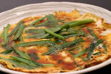 Stir-fried egg with garlic chives