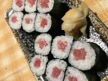 Tuna sushi rolls