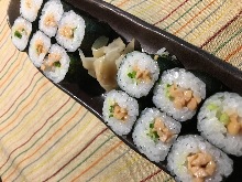 Natto sushi rolls