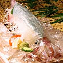 Live squid sugata-zukuri (sliced sashimi served maintaining the look of the whole squid)