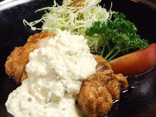 Fried chicken with vinegar and tartar sauce