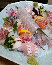 Assorted sashimi