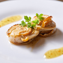 Grilled scallop with butter