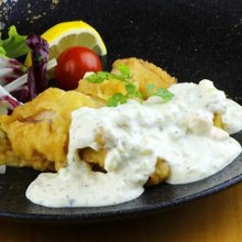 Fried chicken with vinegar and tartar sauce
