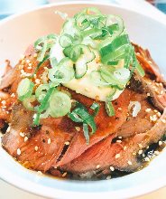 Roast beef rice bowl