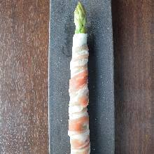 Fried pork wrapped asparagus skewer
