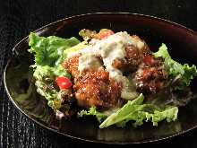 Fried chicken with vinegar and tartar sauce