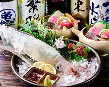 Live squid sugata-zukuri (sliced sashimi served maintaining the look of the whole squid)