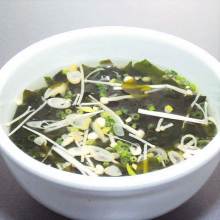 Wakame seaweed soup