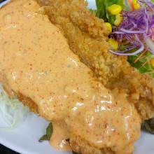Fried chicken with vinegar and tartar sauce