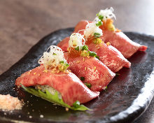 Seared meat sushi