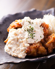 Fried chicken with vinegar and tartar sauce