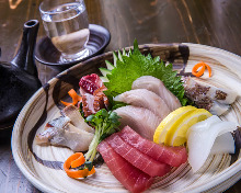 Assorted sashimi